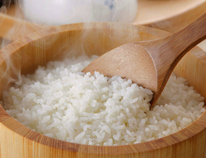 减肥需要合理饮食，不是一味拒绝米饭
